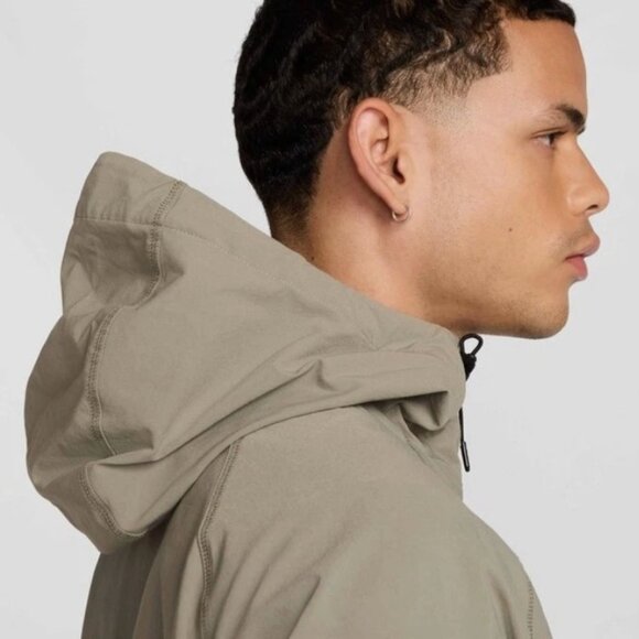 Nike Tech Woven Windrunner Lightweight Jacket Light Army HM7151-320 Men's - Picture 10 of 12